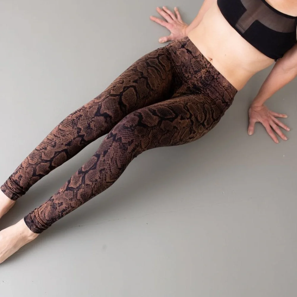 Leggings with abstract snake pattern - rusty brown-orange - Picture 2 of 3